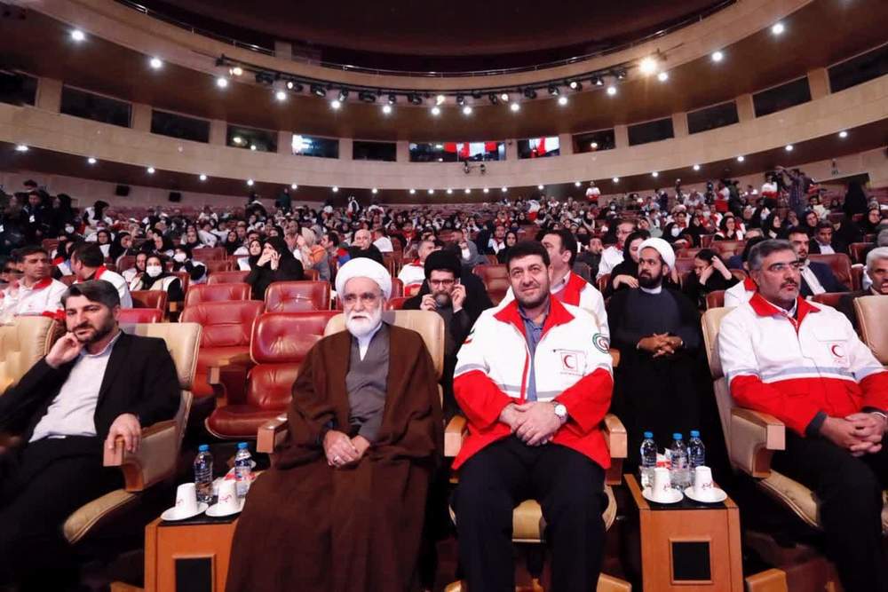 تقدیر از داوطلب هلال احمر گلستان به مناسبت روز جهانی داوطلب در برج میلاد