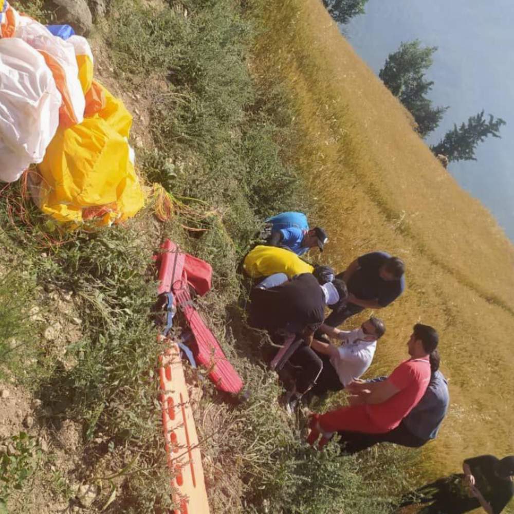سقوط ۲۱ پاراگلایدرسوار در گلستان از ابتدای سال ۱۴۰۰ تاکنون/انجام عملیات امدادی توسط ۸۳ نفر از امدادگران هلالاحمر