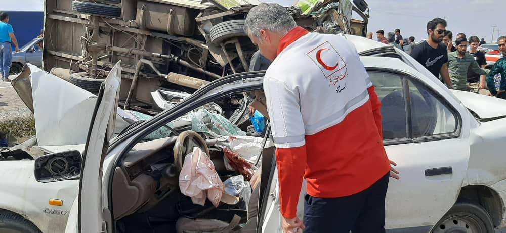 تصادف مینی بوس و سمند در آق قلا با ۲۰ حادثه دیده