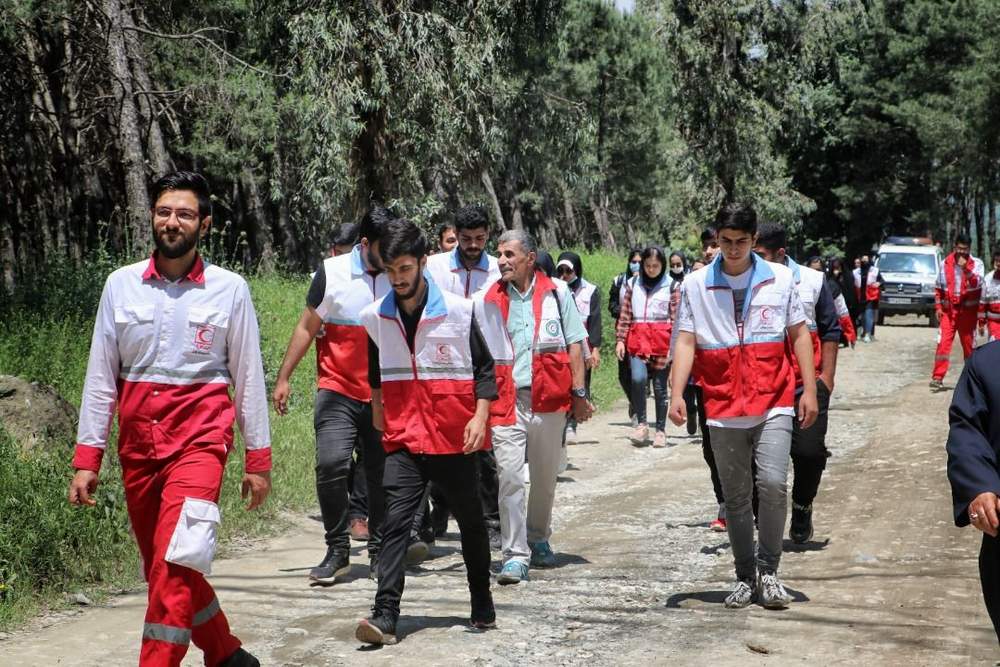 برگزاری همایش جنگل نوردی اعضای جوانان گلستان در هفته هلال احمر